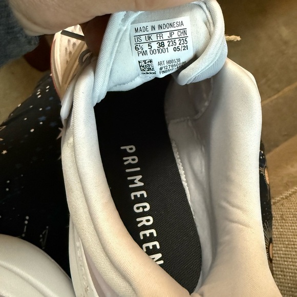 Adidas White and Light Gray Sneakers New in box 6.5 eq21 run - Picture 11 of 11